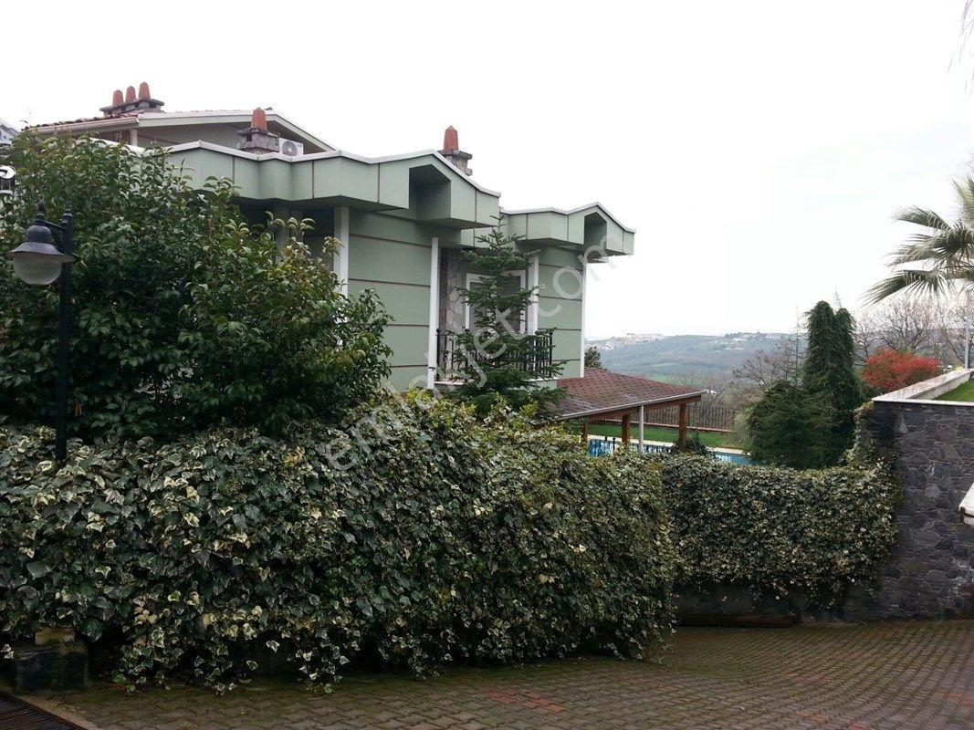 Mudanya Bademli'de Özel Havuzlu 5+1 Eşyalı Kiralık Villa