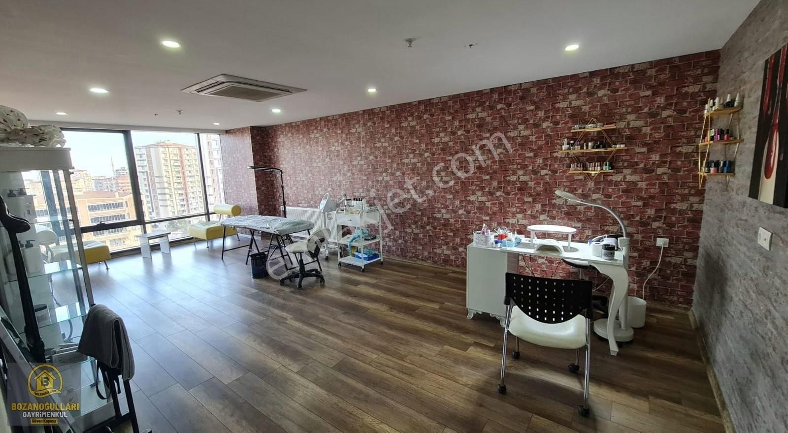 75.yolda Cadde Üzeri 2+1 Kiralık Lüks Büro