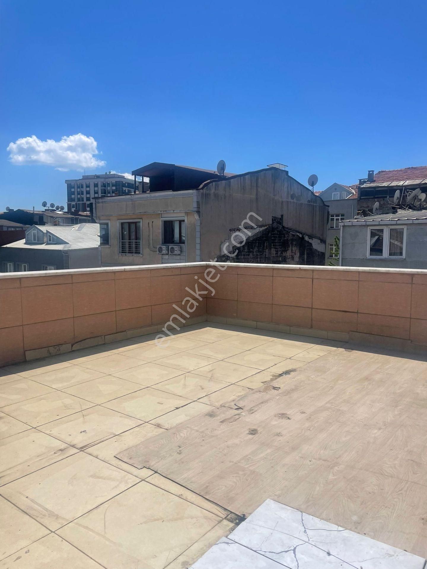 Bayrampaşa Kocatepe'de 1+1 Yarı Eşyalı Kiralık Daire