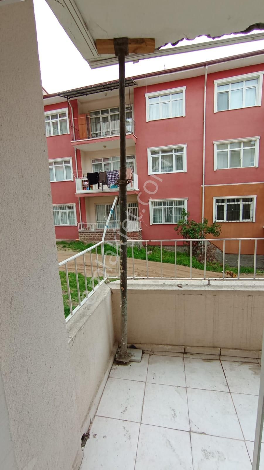 Kırıkkale Merkez Yaylacık Mahallesi Tiçaret Lisesi Yanı Satılık Daire