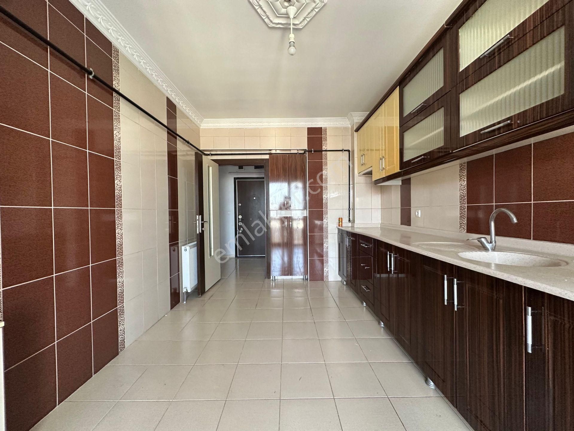 Duru Emlak'tan Güney Cephe Site İçerisinde 3+1 4.kat Daire