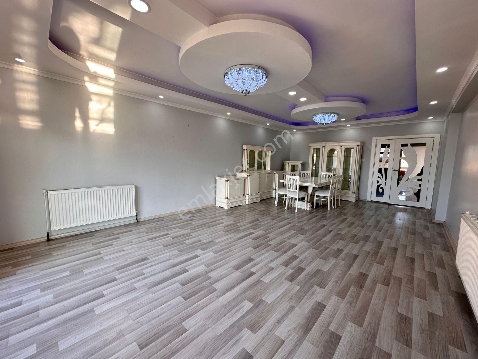 Diclekent'te Satılık Full Bakımlı 6+1 Dubleks Daire