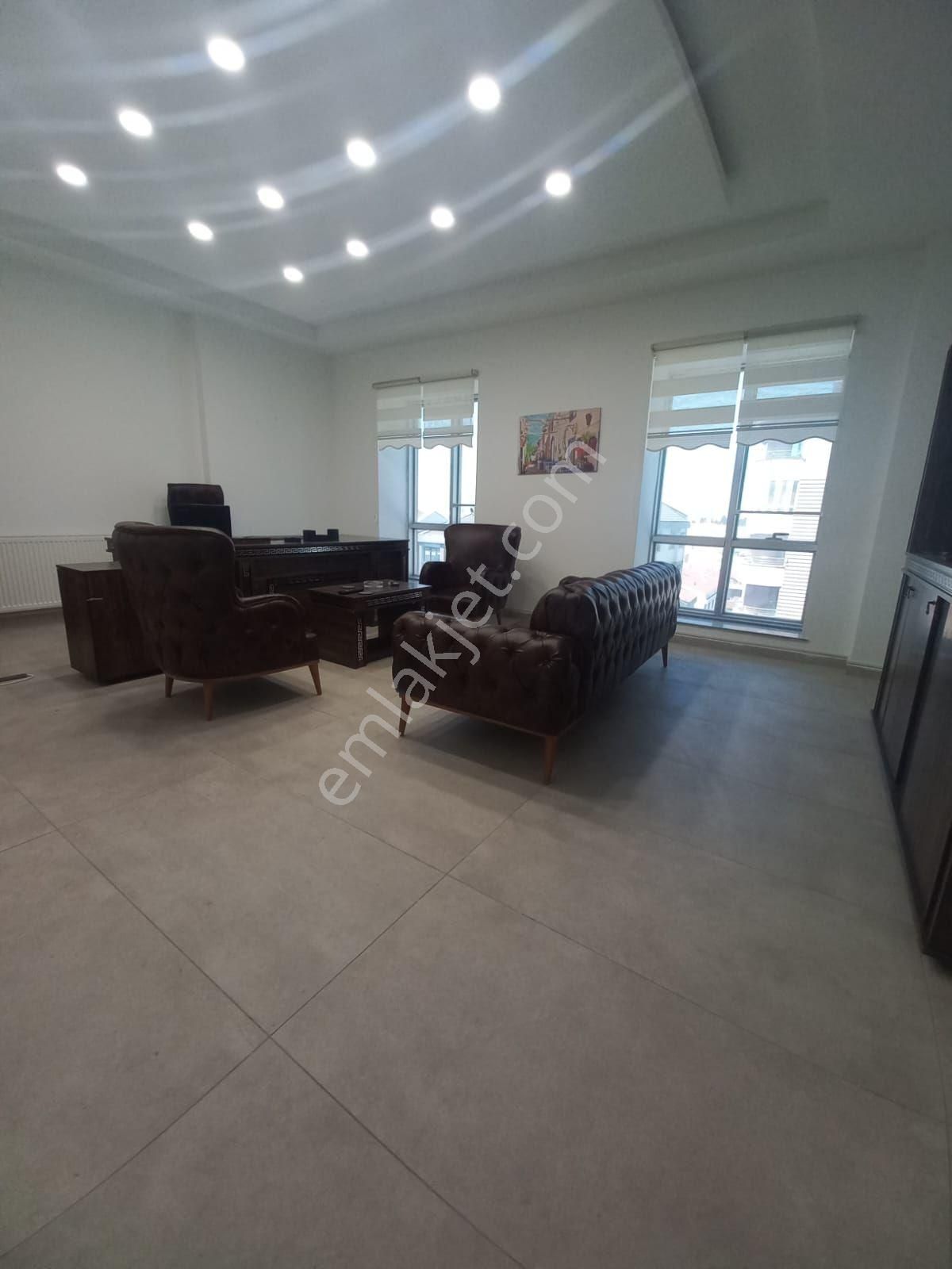 Atakul Gyo Dan Atatürk Caddesi Üzerinde 3+1 Kiralık İş Yeri&ofis
