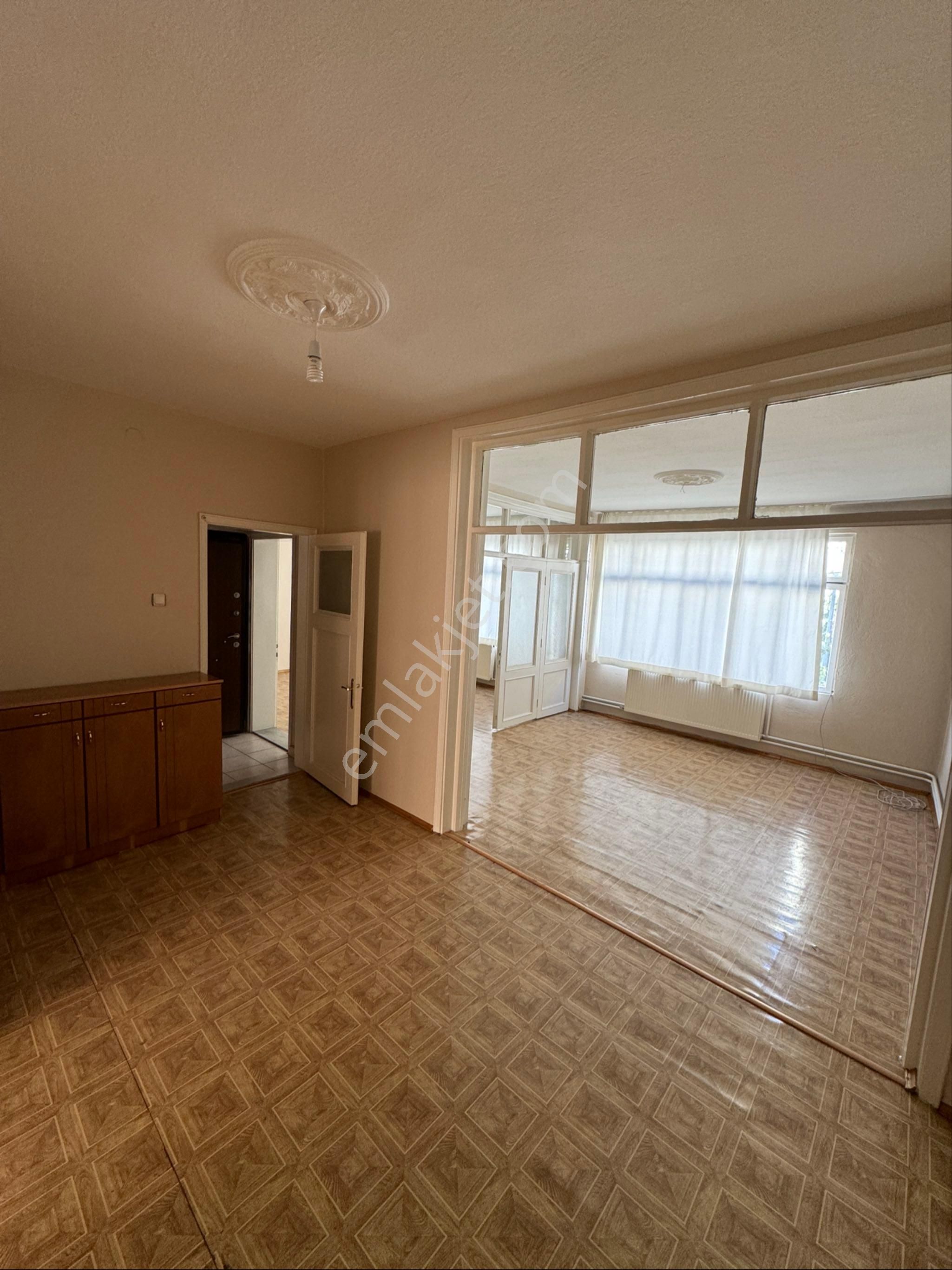 Mükemmel Lokasyonda Konevi Mahallesinde 3+1 Kiralık Daire