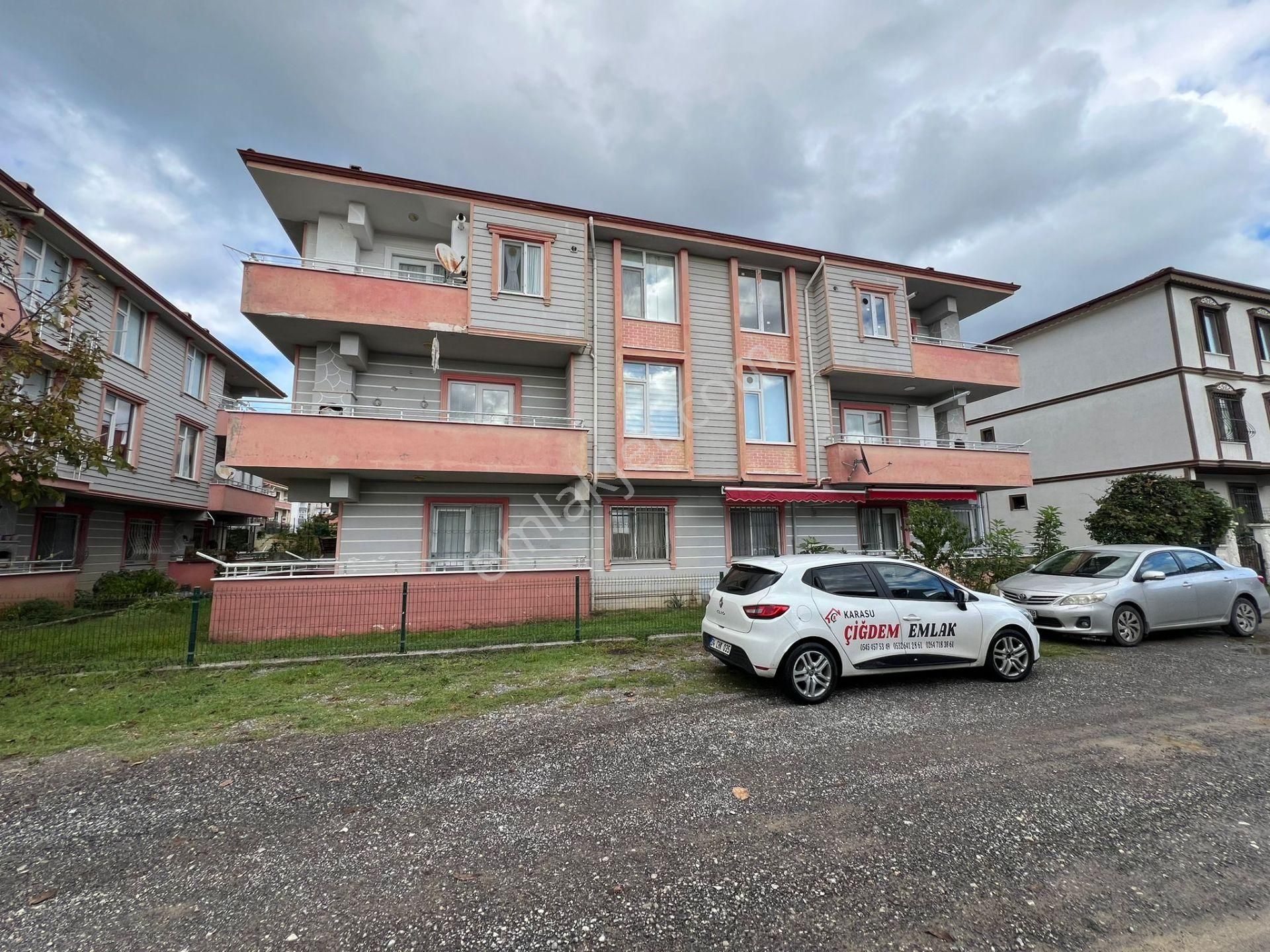 Karasu Otel Arkasında...denize Çok Yakın Uygun Fiyata 3.kat 2+1