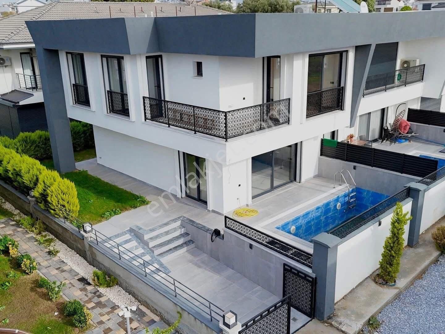 Satıllık Akıllı Villa Havuzlu Otoparklı 3+1