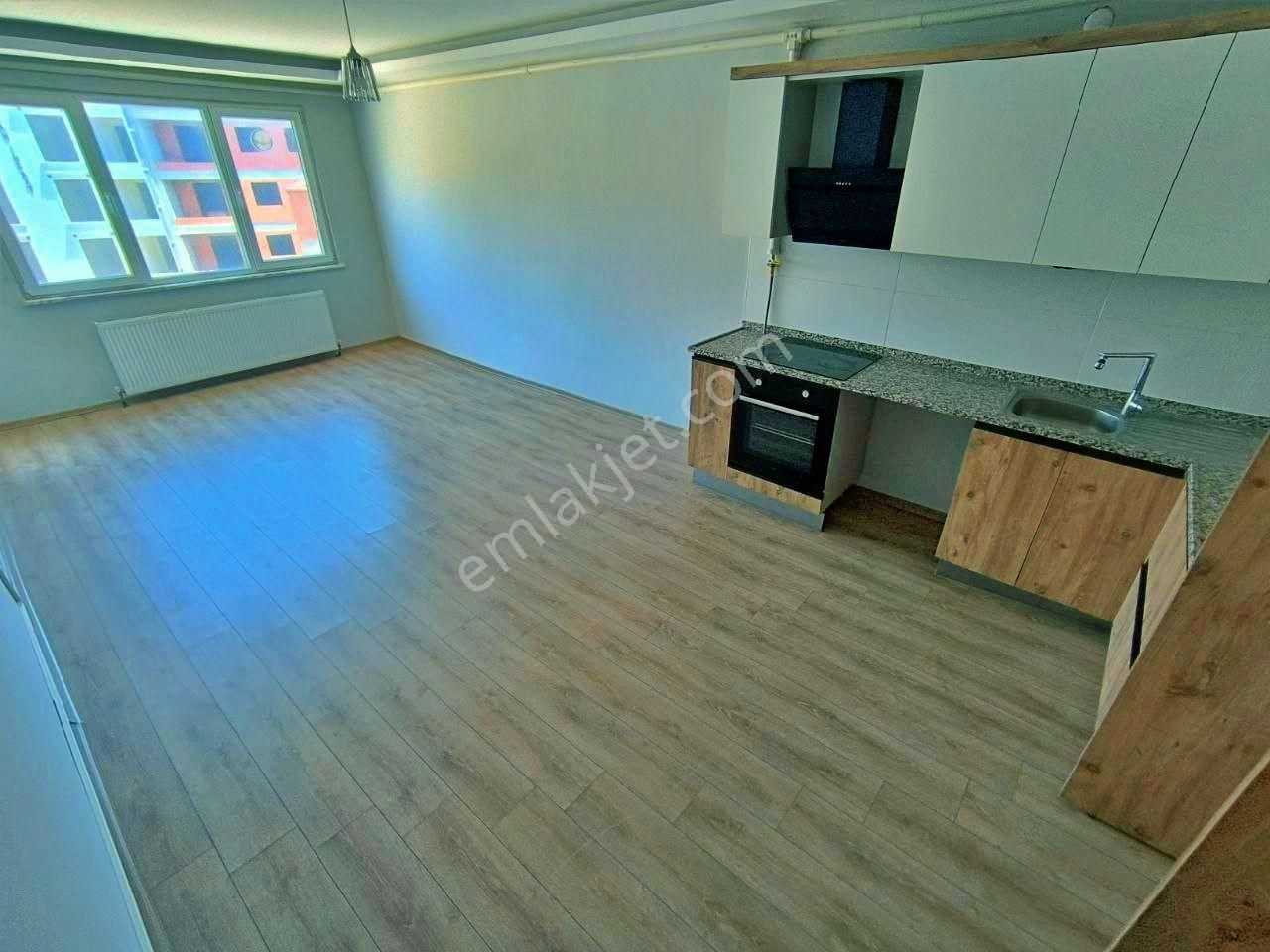 Uytundan Kadıköyde Doğalgazlı Site İçinde 3+1 Lüx Kiralık Daire