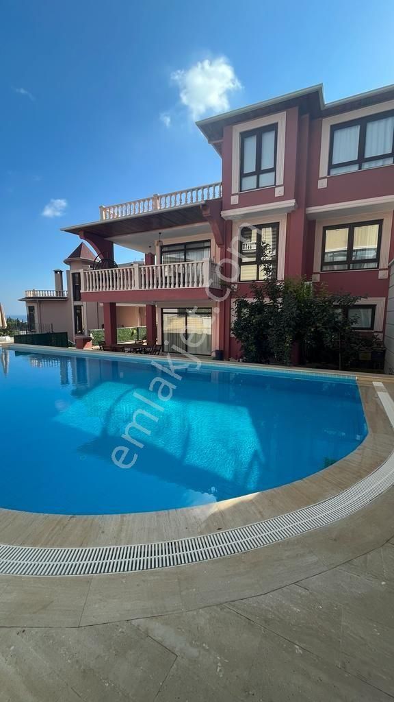 B.hasbahçe Mahallesinde Kiralık 4+2 Triplex Villa