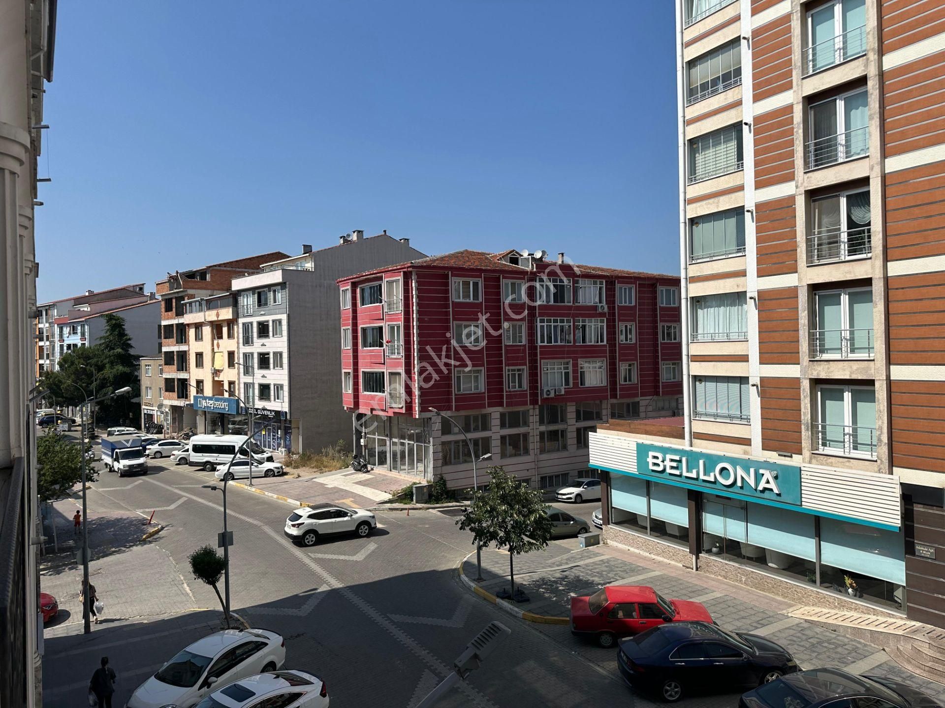 Çanakkale Biga Merkez İstiklal Caddesi Üzeri Satılık 3+1 Daire