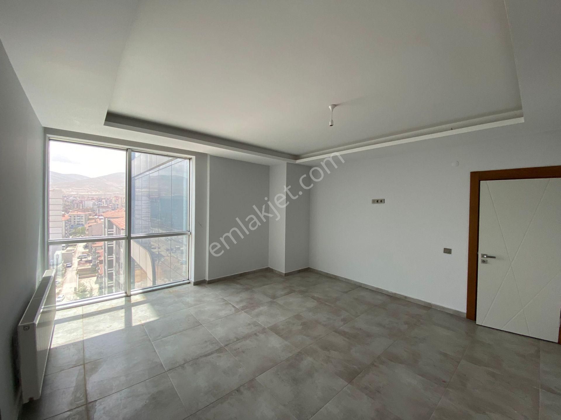 Niğde Merkez Kale Mh. Ata Plazada 165m2 3+1 Kiralık Ofis