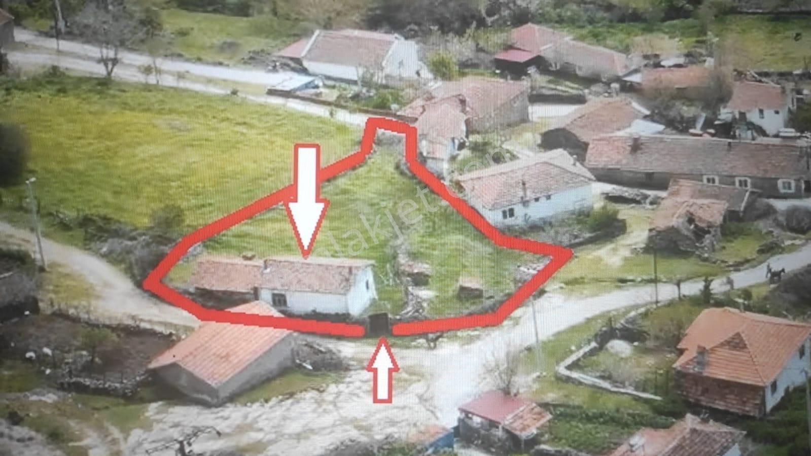 Kaptan Gayrimenkul'den Balya-habipler'de Satılık 883 M2 Harika Bahçeli Köy Evi