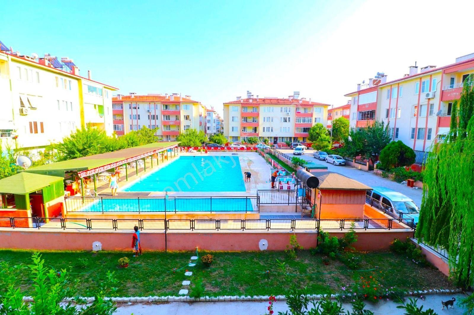 🔵✔️mars'tan Altınkum'da Yüzme Havuzlu Site İçerisinde Çift Wcli Geniş 2+1 Daire
