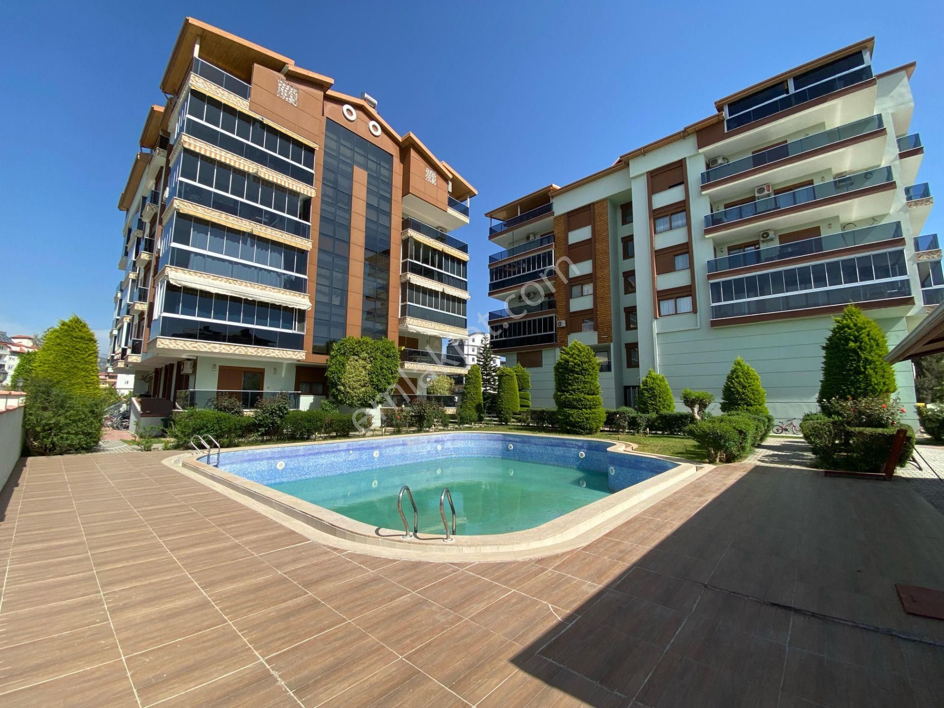 Cılızlar Sitesinde Full Aktiviteli 3+1 Daire