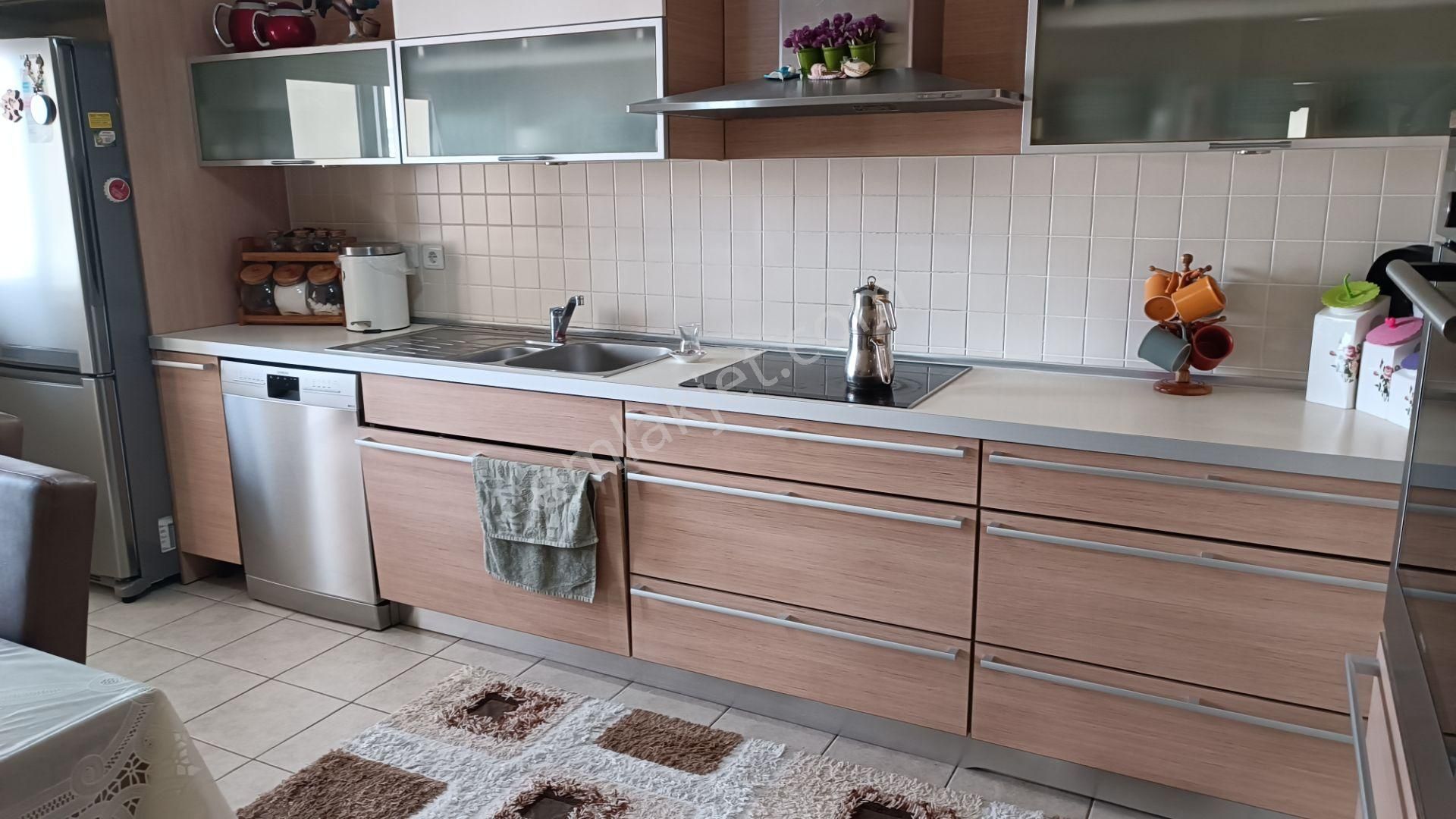 Yıldızevler ,alkazar Sitesinde,lüx,4+1,180 M2,full Eşyalı,güvenlikli Site Dairesi
