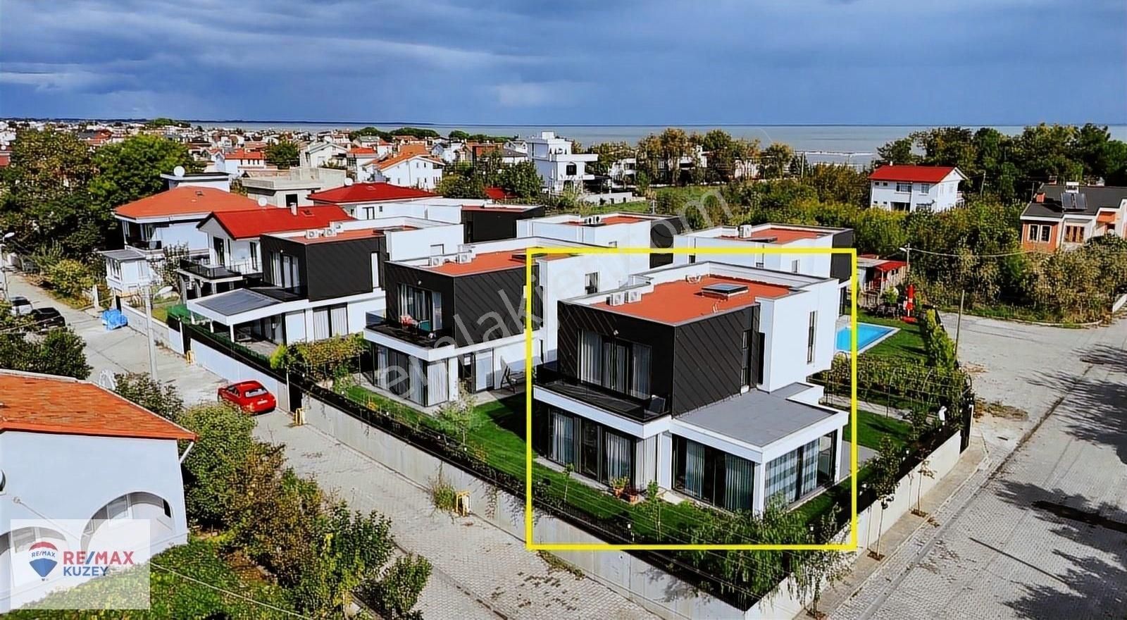Atakum Sahilde Eşyalı Satılık Lüks Villa
