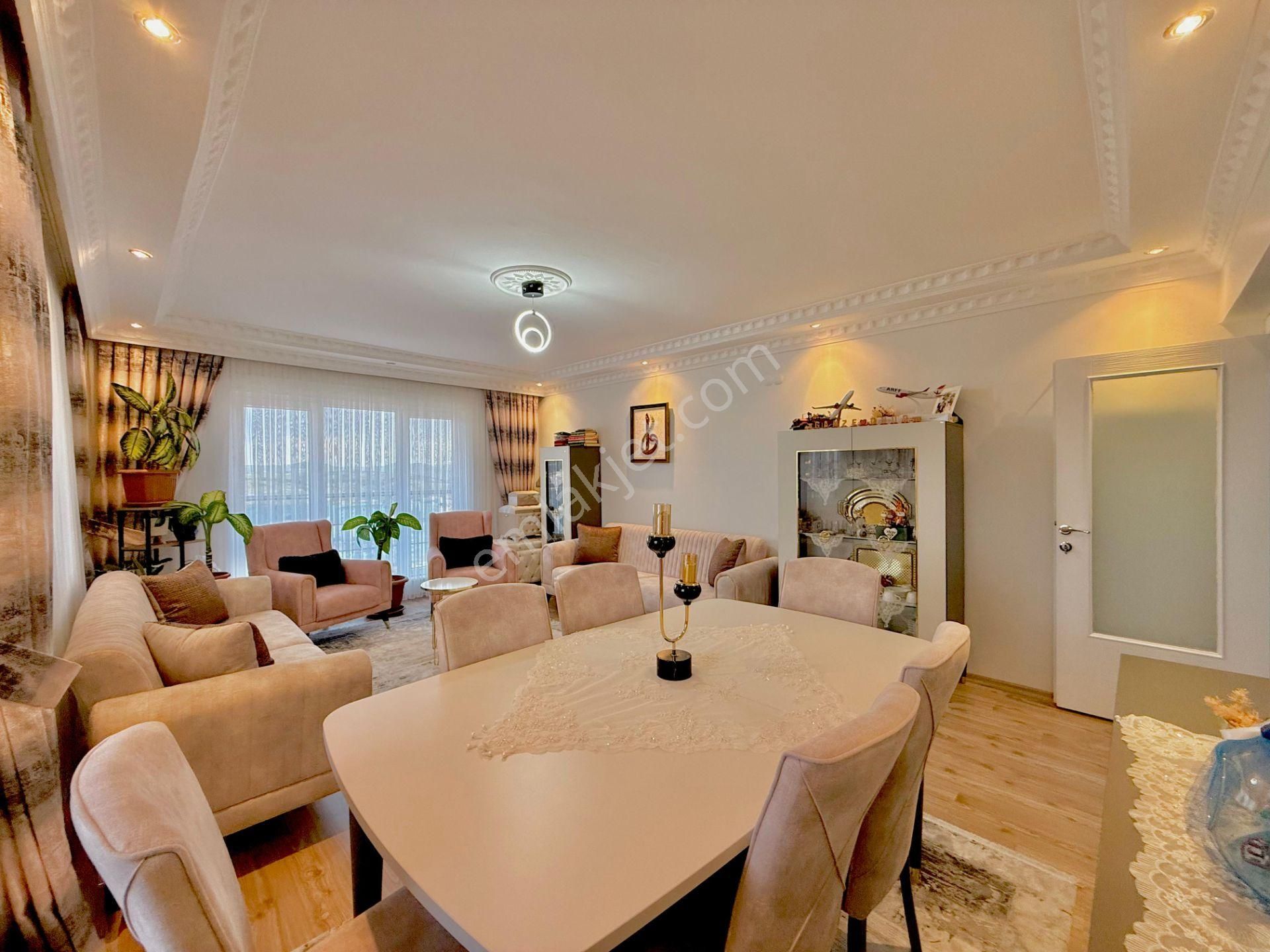 Ufuk Kılıç Emlak'tan Site'de 10.kat Ankara Manzaralı 2 Banyolu 3+1 Daire