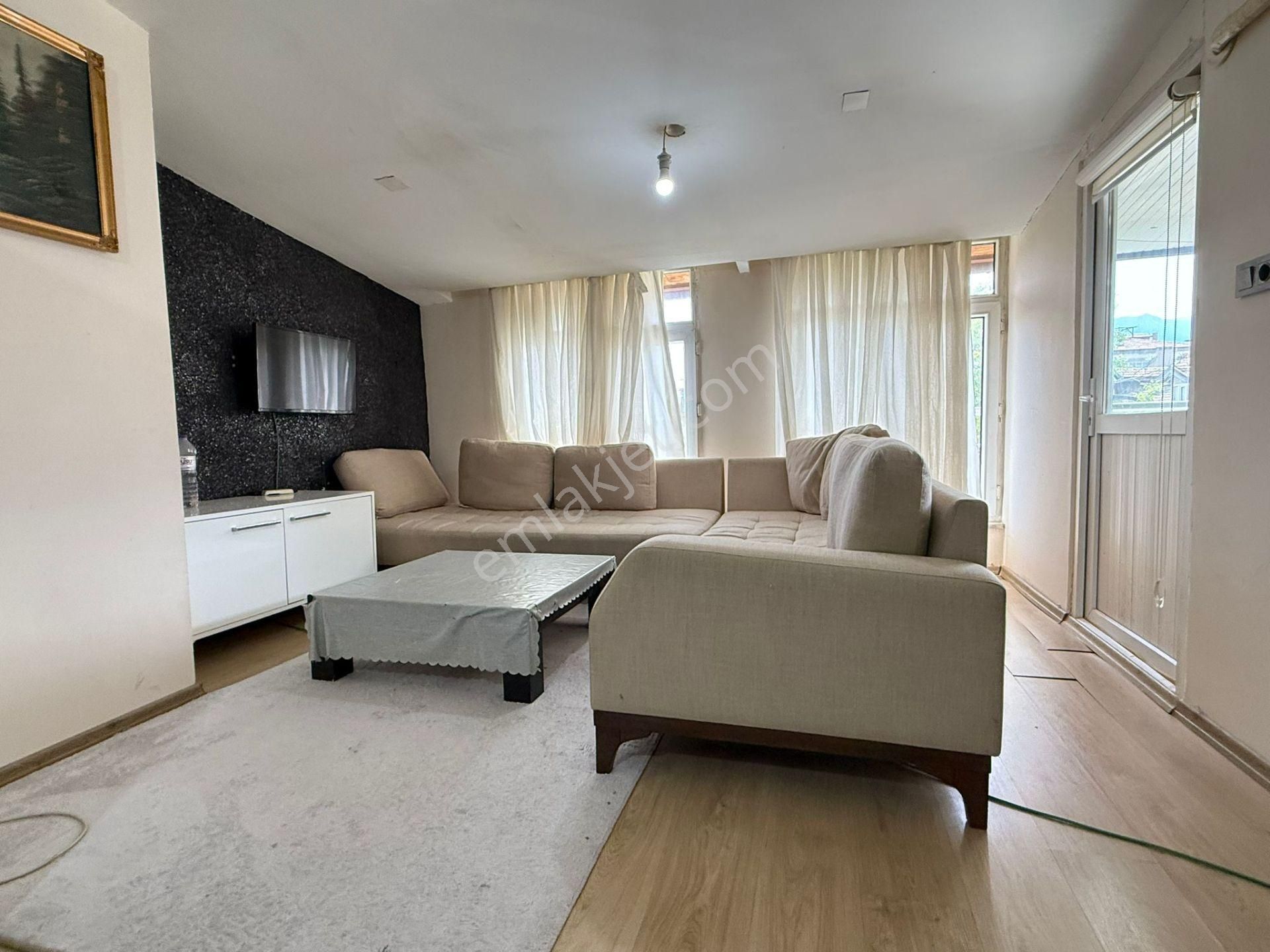 Eskidjiden Ulus Caddesi Yakını Eşyalı 2+1 Apart Fırsatı !!