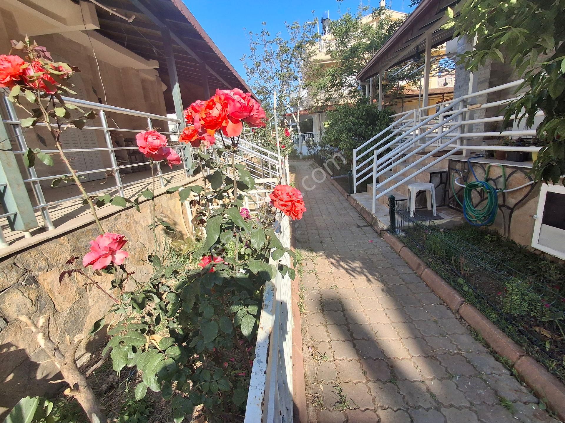 Kusadası Davutlar Sahile Yürüme Mesafesinde 3+1 Yazlık
