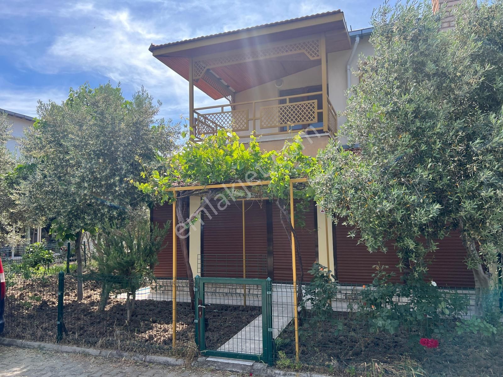 Çandarlı Tatil Köyü Yıldızkent Sitesinde Bahçeli Dublex Yazlık Villa