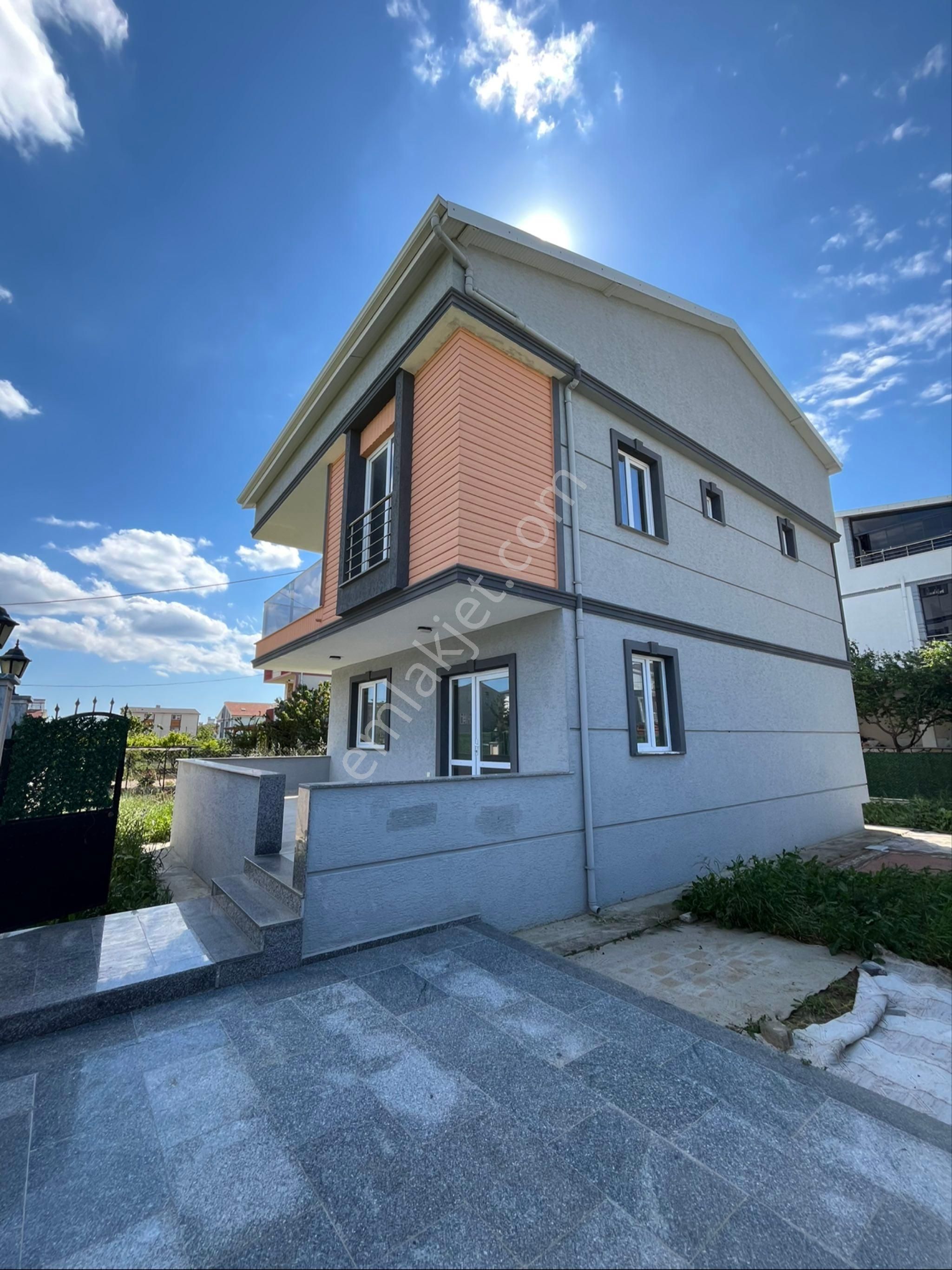 Ata Gayrimenkul ‘den Denize Yürüme Mesafesinde 5+1 Teraslı Villa