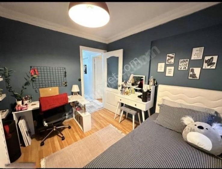 Arya Dan Üsküdar Belediye Arkasında 3 Oda - Salon 20 Yıllık Binadan Kombili Masrafsız Çift Cepheli
