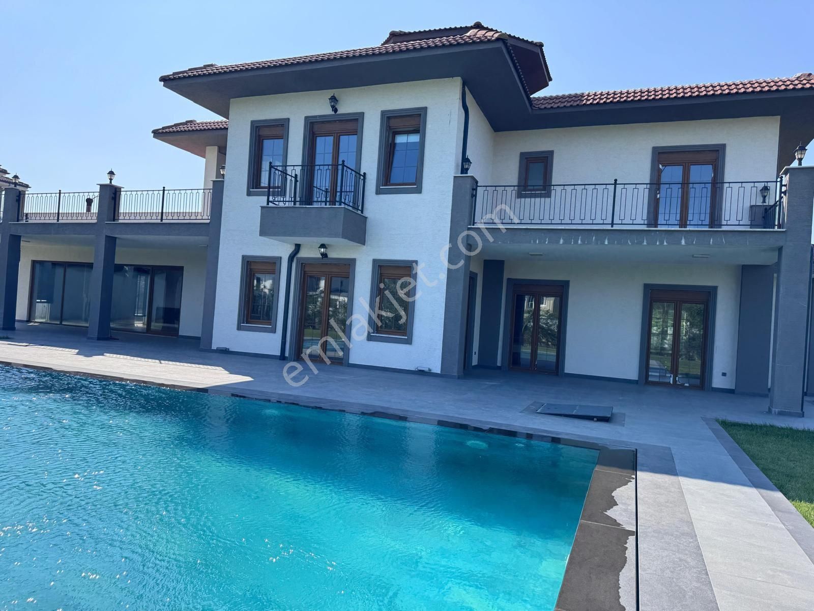Tepekente Bitmiş Ful Eşyalı Villa