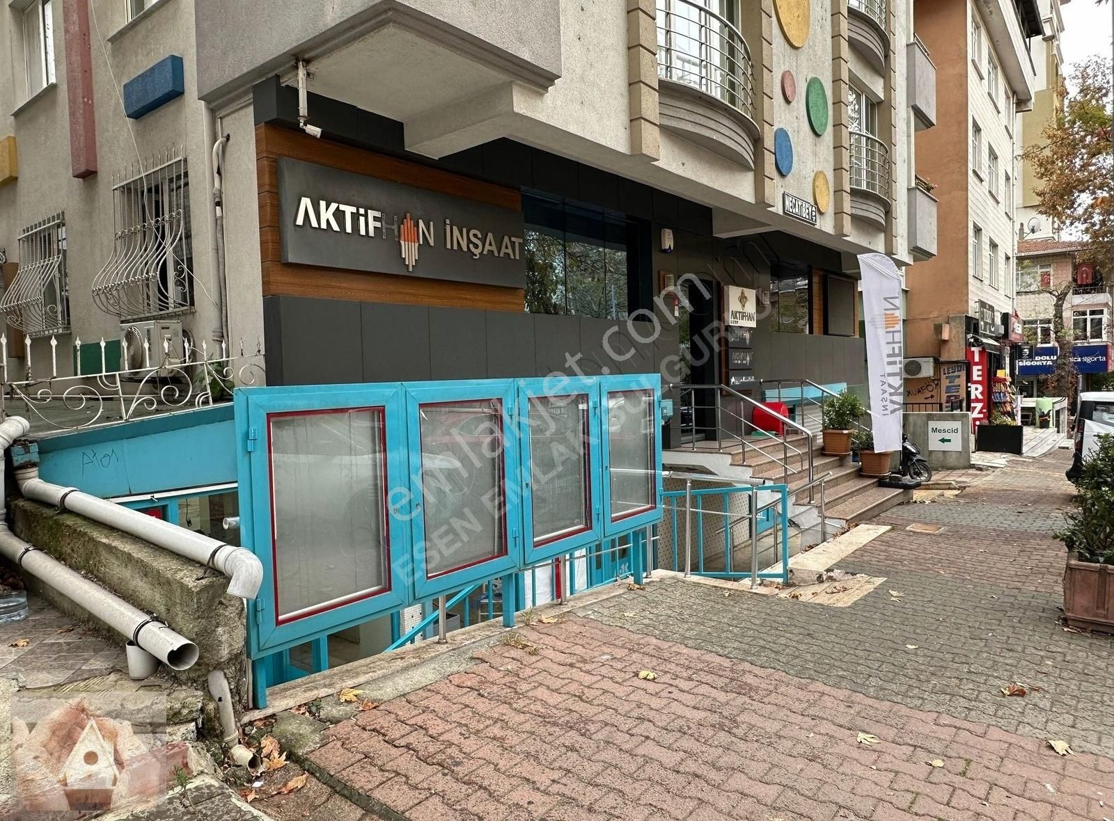 Esen Emlak Aracılığıyla***yunus Emre Cad. Üzeri (2 Katlı ) 350m2