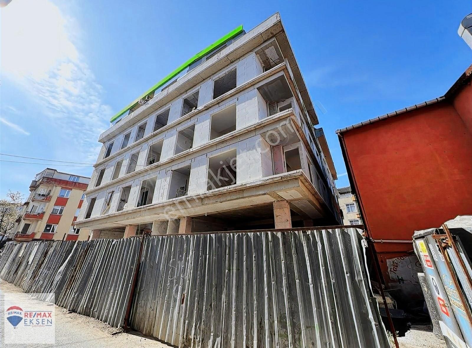 Cekmekoy Sahınbey Caddesıne 2.parsel Yuksek Kıra Getırılı Dukkan