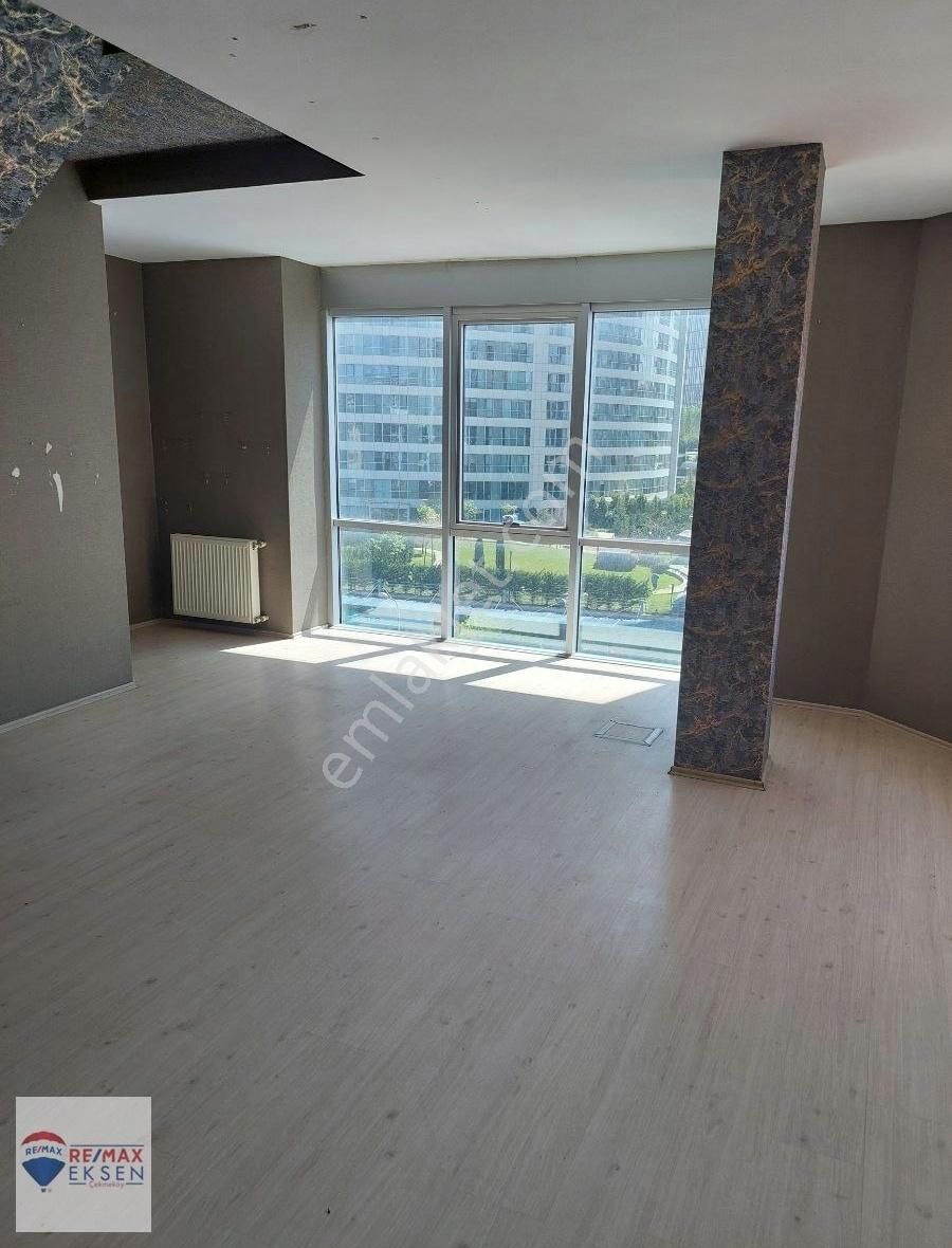 Küçüksu Caddesi Plazalar Bölgesinde 180 M2 Ofis