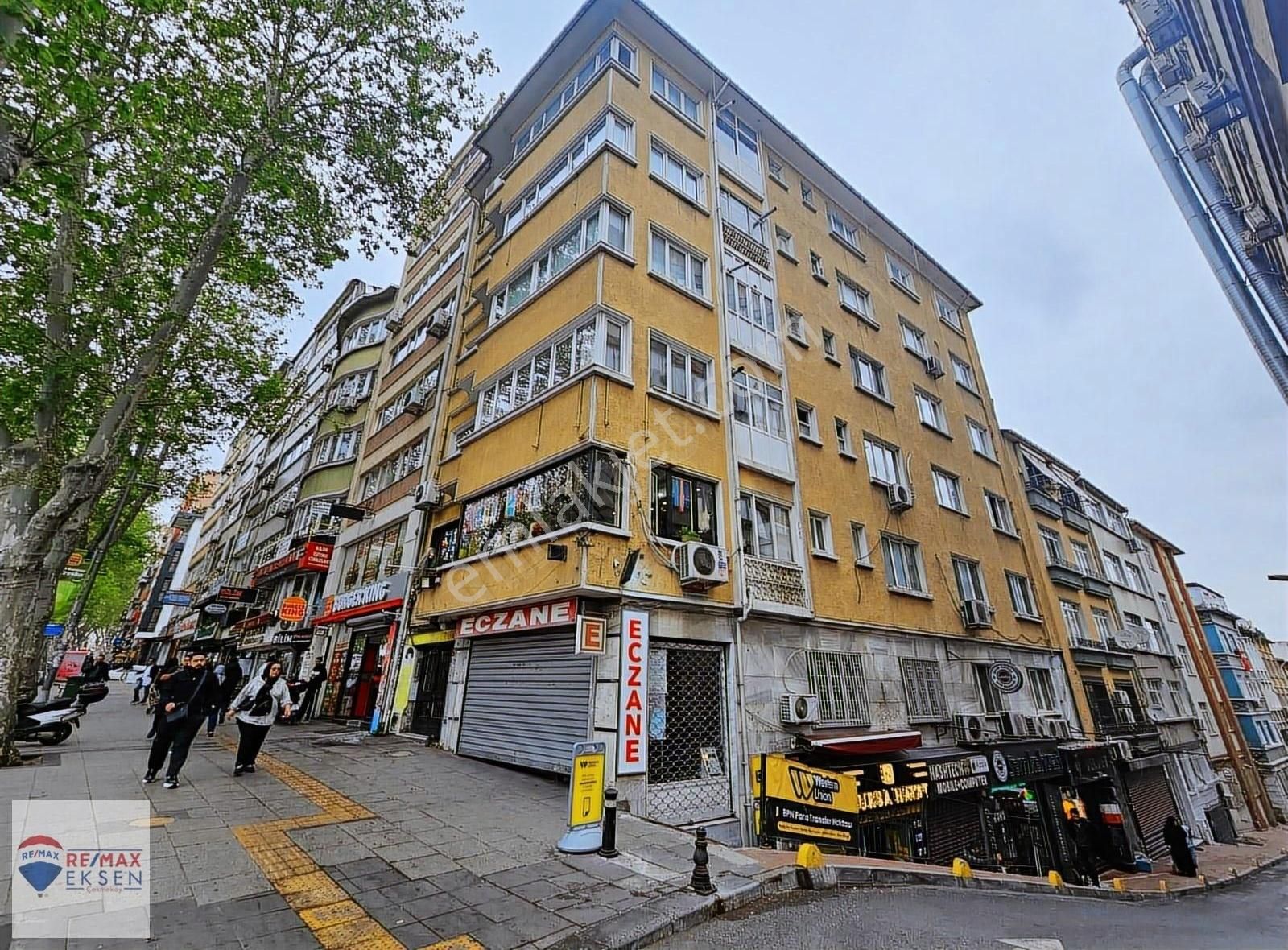 Fatih Molla Gürani Mahallesinde Eşyalı Kiralık 2+1 Daire