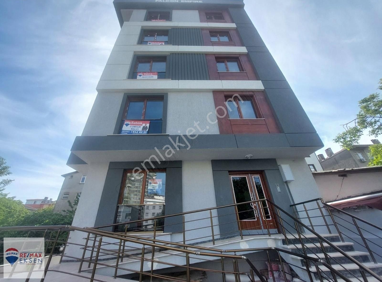 Ümraniye Aşağı Dudulluda Satılık 2+1arakat Sıfır Daire Katta Tek
