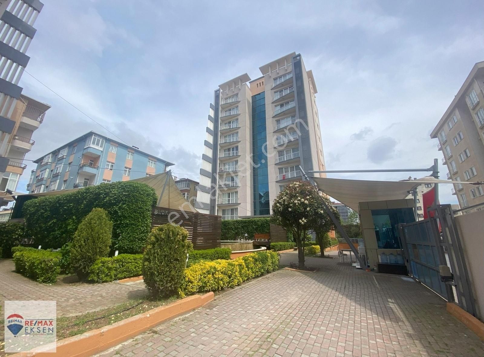 Şerifali'de Twıns Sitesi Satılık Geniş 3+1 Daire