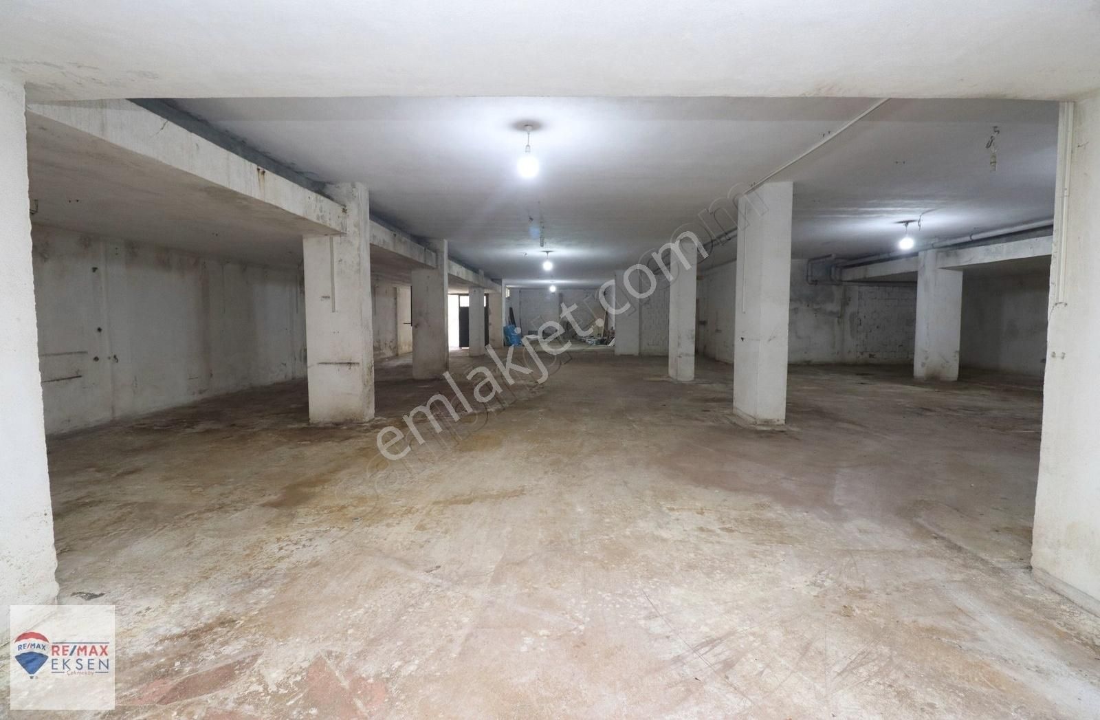 Yukarı Dudulluda 700 M² Kiralık Depo 3 Bölmeli Kullanıma Hazır