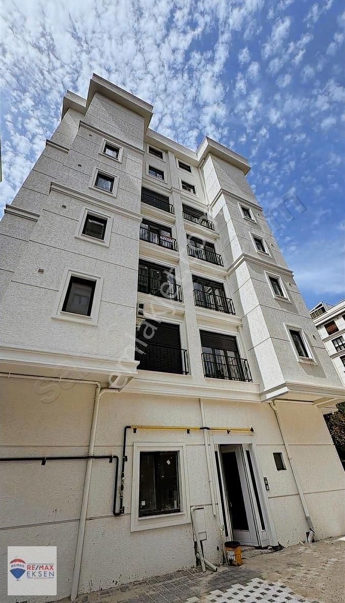 Maltepe Feyzullah Caddesinde Kiralık 2+1 Sıfır Daire