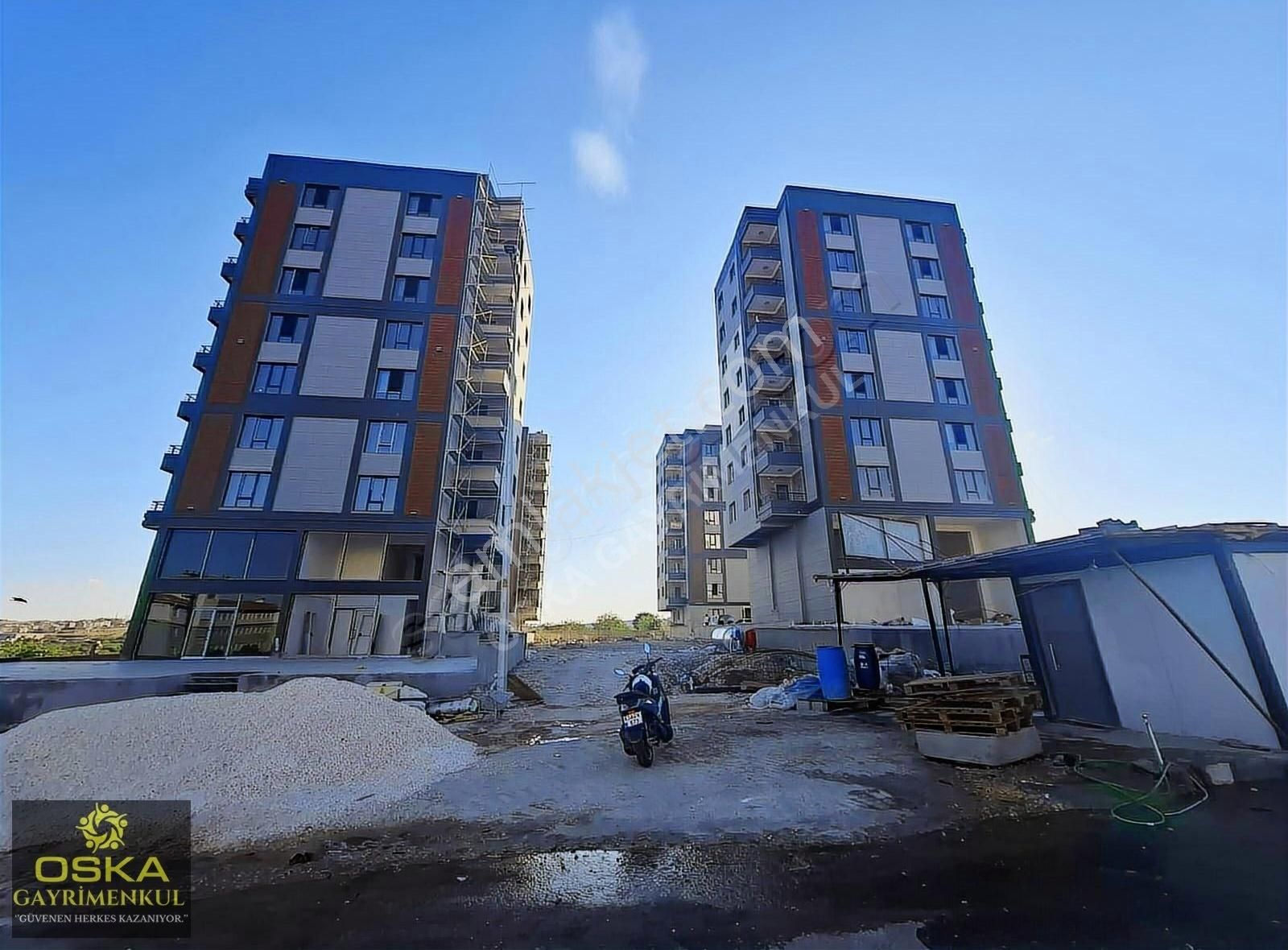 Oskadan Site İçinde Ana Yol Üstü Satılık 2+1 Sıfır Lüks Daire