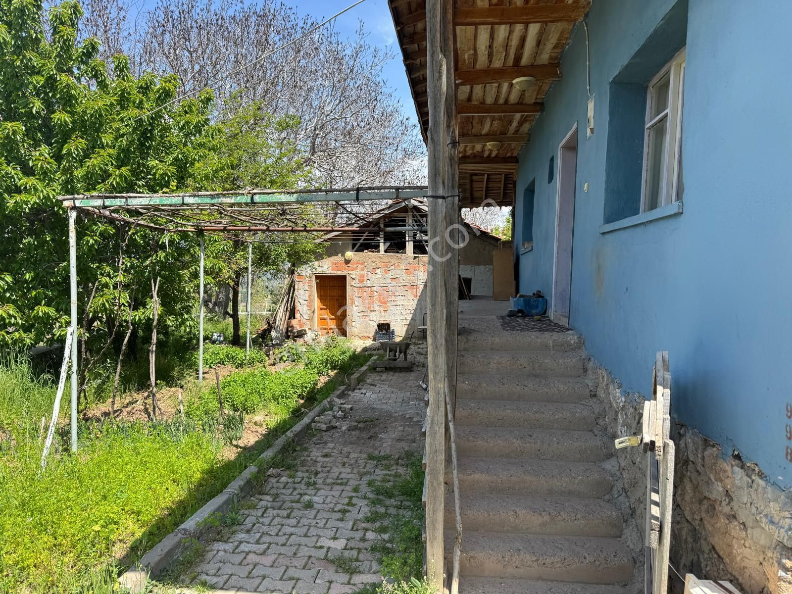 Yankı'dan Tokat Pazarda Satılık 1.721m2 Müstakil Arsa Üzeri Bina