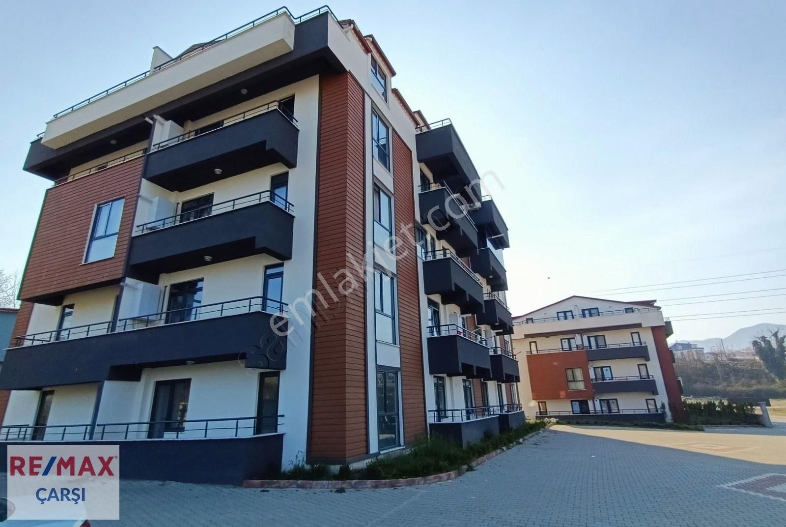 Başiskele'nin Kalbinde, Yerden Isıtmalı, Otoparklı 1+1 Daire!