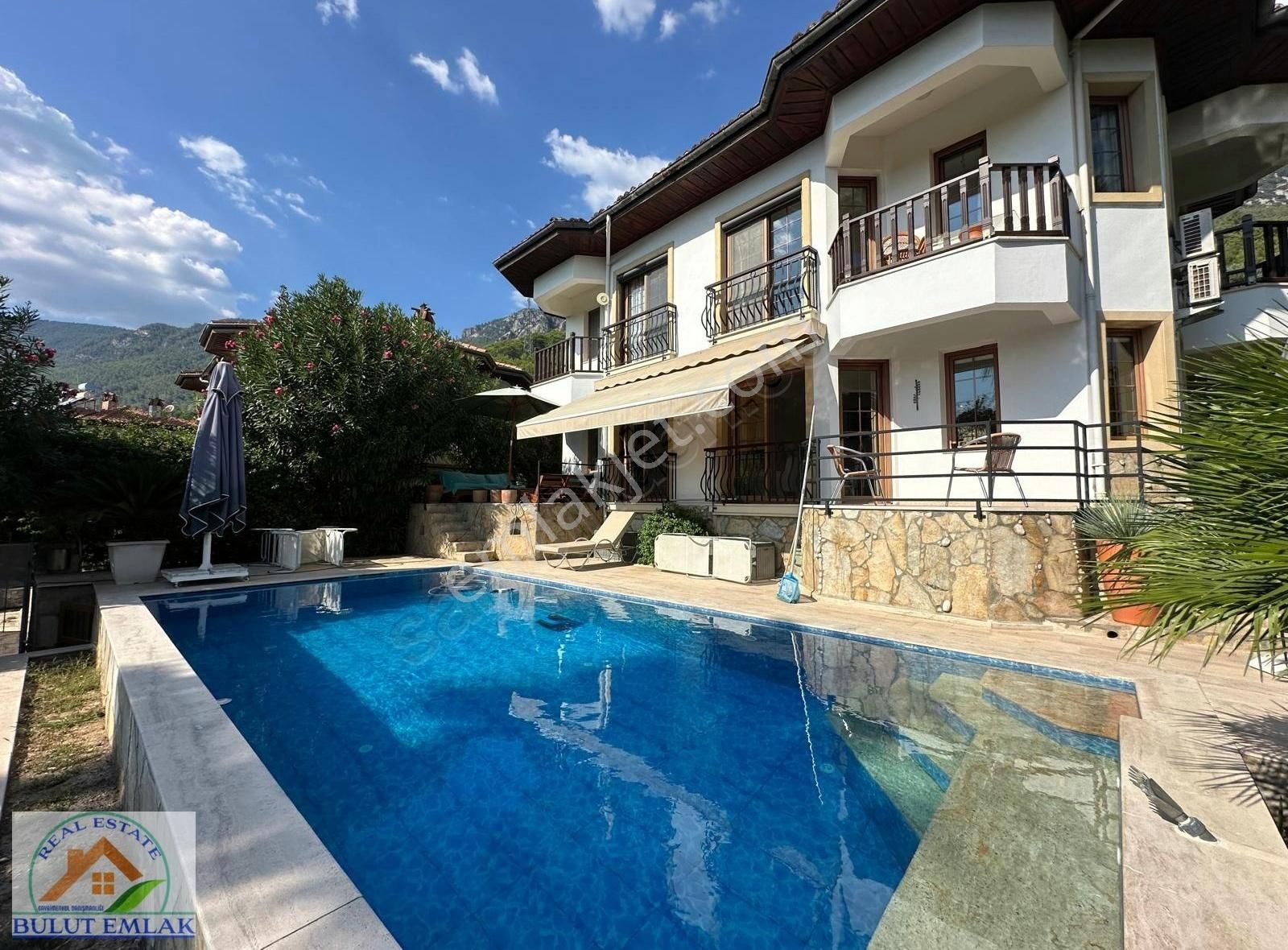 Akyaka Azmak Karşısında 5 Oda 1 Salon Dubleks Lüks Havuzlu Villa