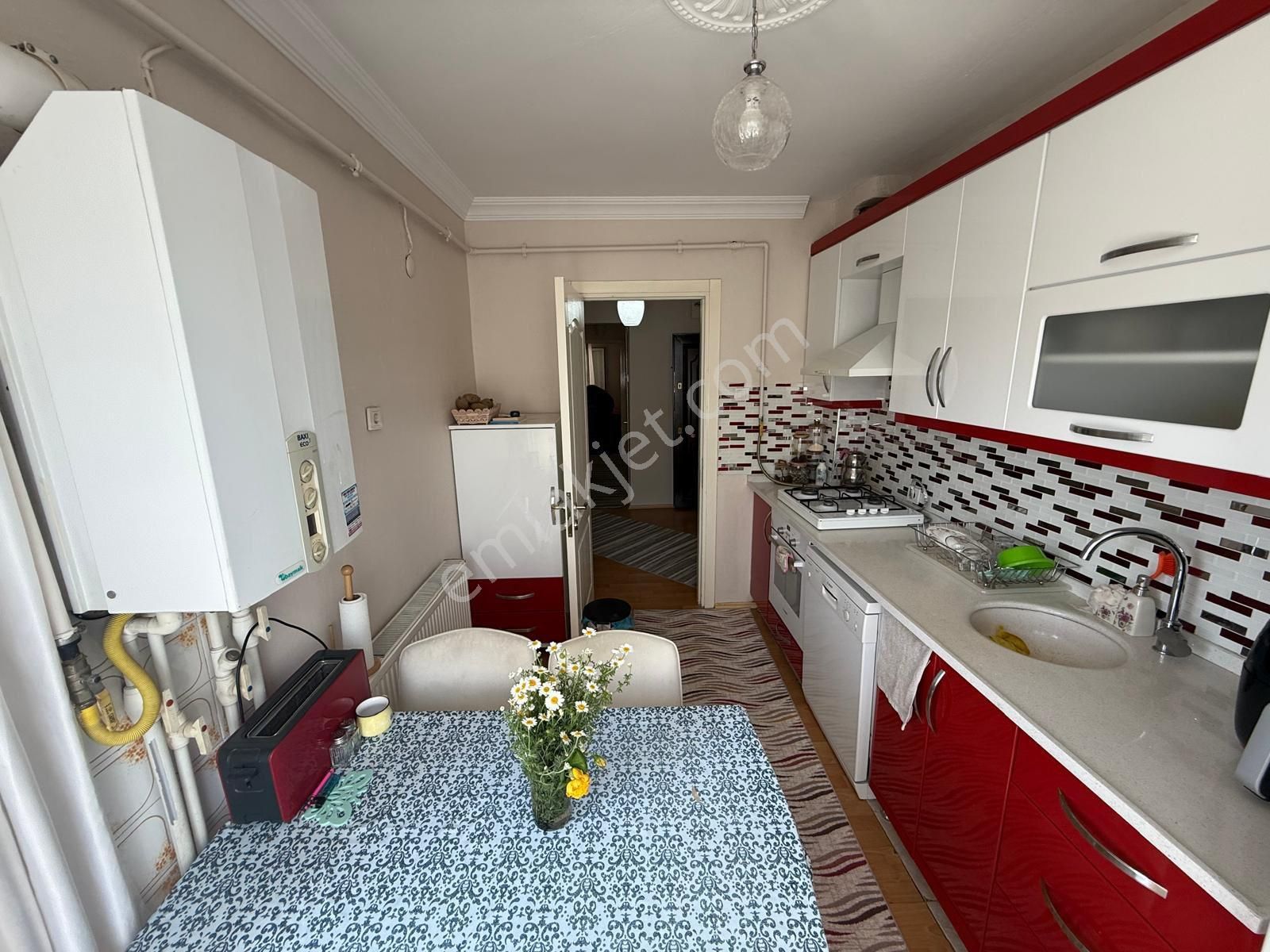 Akhisar Ragıpbey Sevgiyolu Caddesi Doğalgazlı Satılık 3+1 Daire