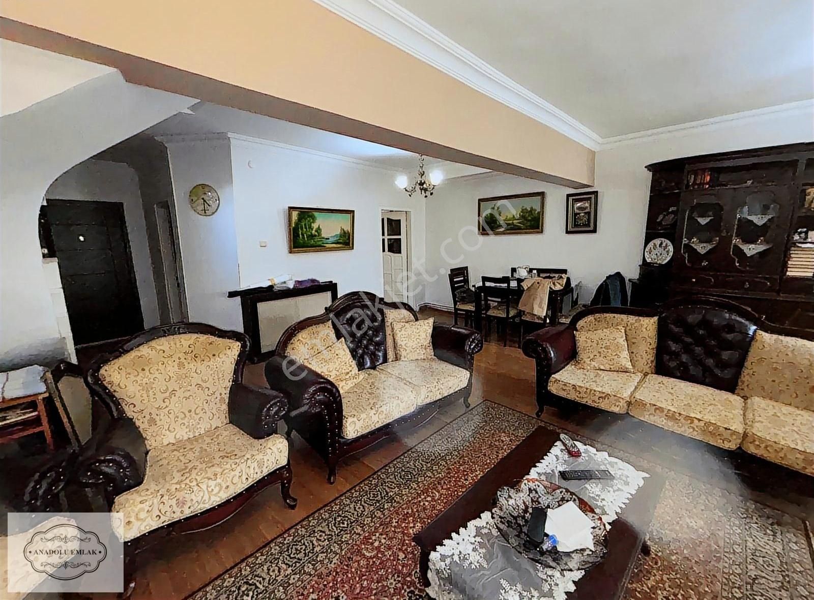 Anadolu'dan Eryaman Güzel Ev Sitesinde 5+1 Triplex Villa Bahçeli