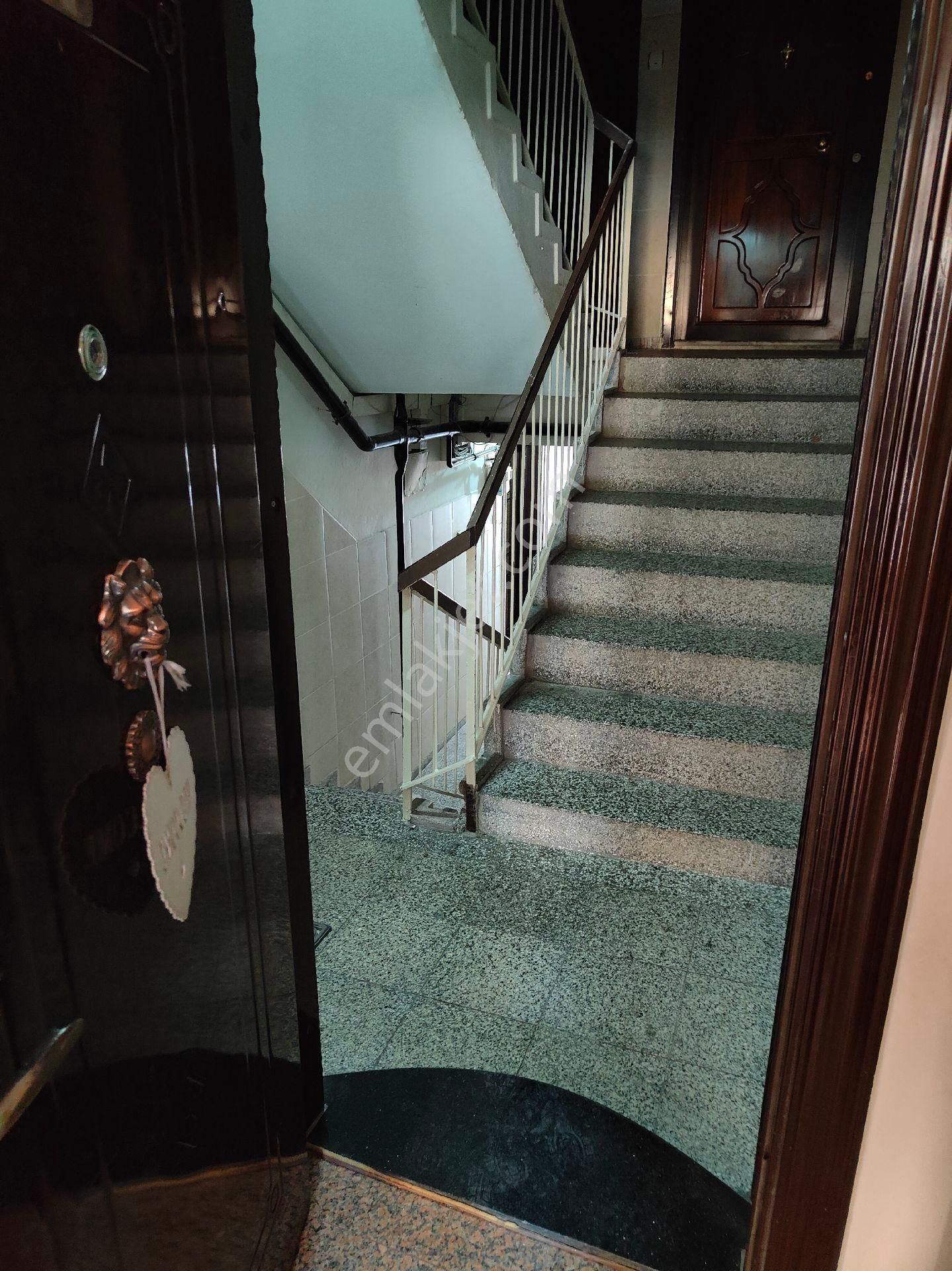 Bayındır Gayrimenkul - Izmir Bayrakli Sevgi Yolunda Satılık 2+1 Daire