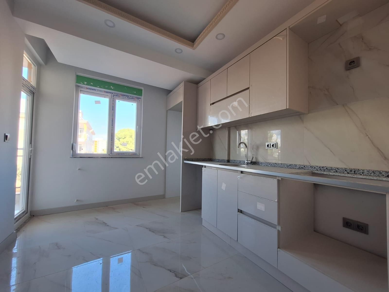 Tramvay Yakını Sıfır Asansörlü Ayrı Mutfaklı 1.kat - Görsel 24