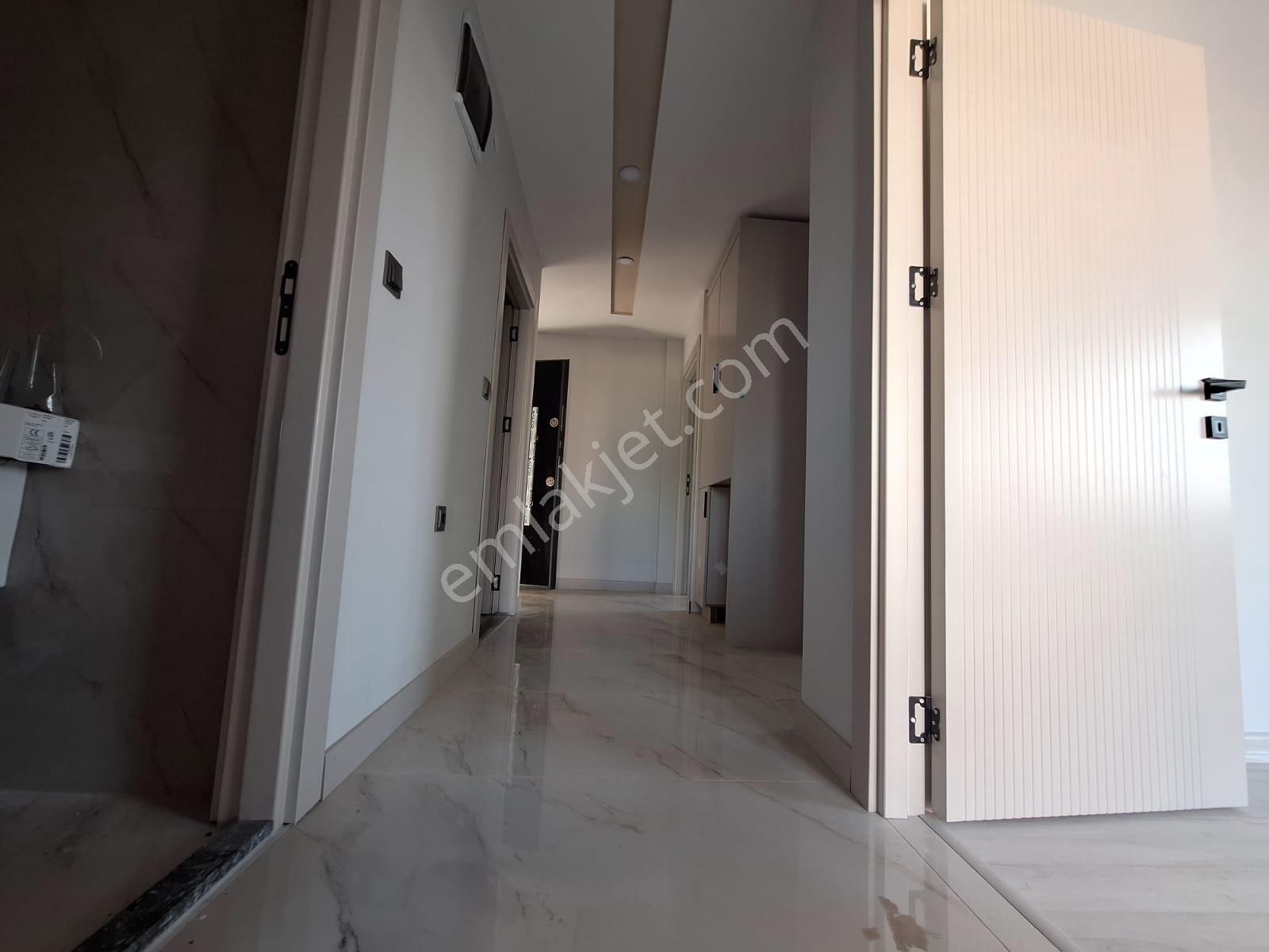 Tramvay Yakını Sıfır Asansörlü Ayrı Mutfaklı 1.kat - Görsel 13