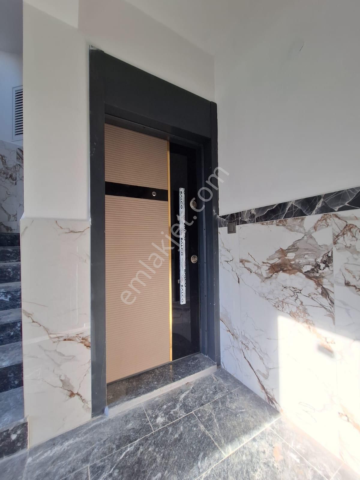 Tramvay Yakını Sıfır Asansörlü Ayrı Mutfaklı 1.kat - Görsel 12