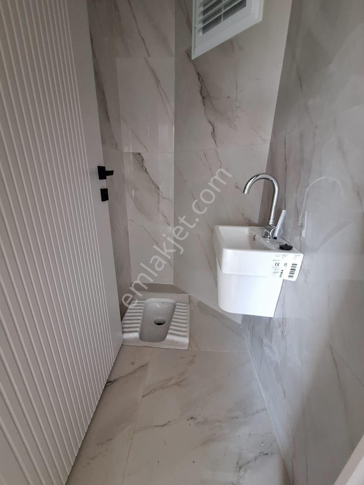 Tramvay Yakını Sıfır Asansörlü Ayrı Mutfaklı 1.kat - Görsel 17