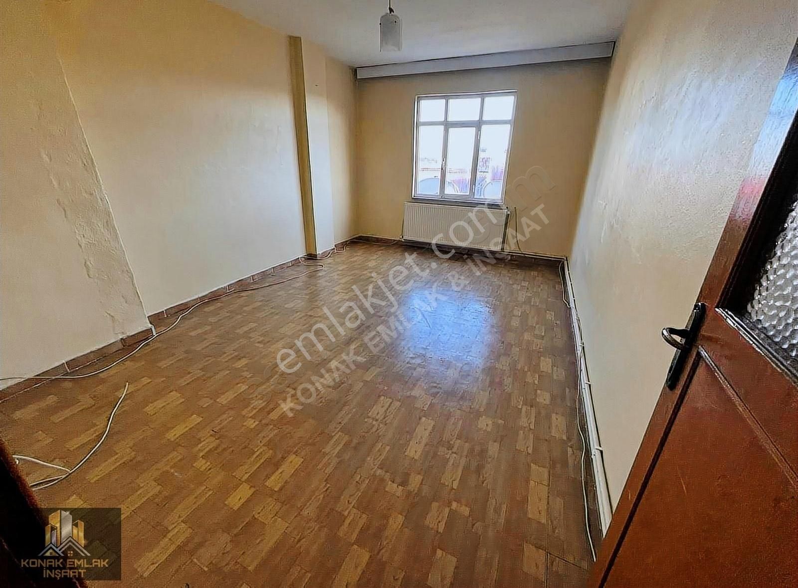 Konak Emlak'tan Satılık 2+1 5.kat Metro Yakını Yatırımlık Daire