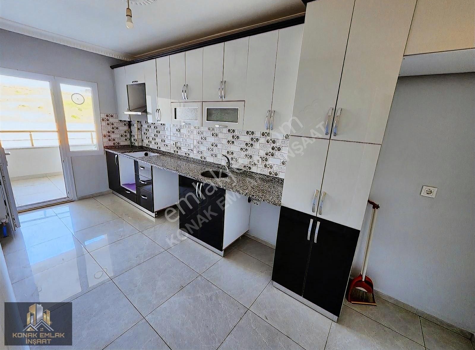 Satılık 3+1 Ön Cephe Çift Balkon Ve Ebeveyn Banyolu 1 Kat
