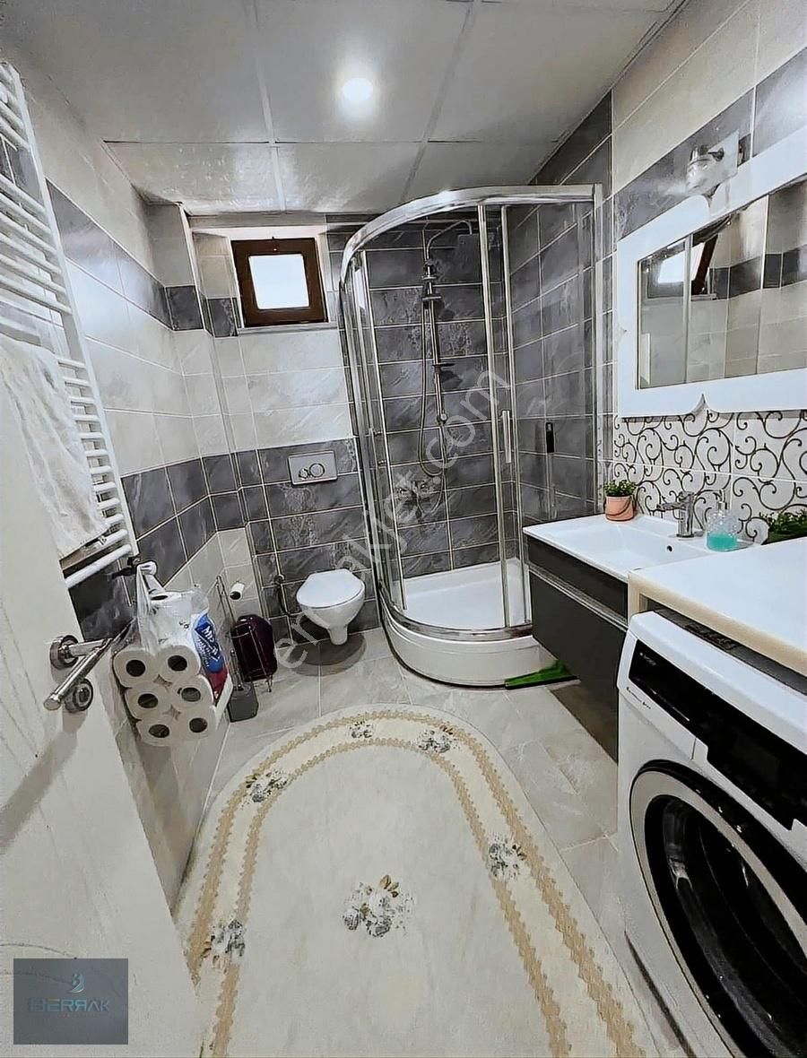Salı Pazarı Yanı Ve Kurumlara Yürüme Mesafesinde Lüks Daire