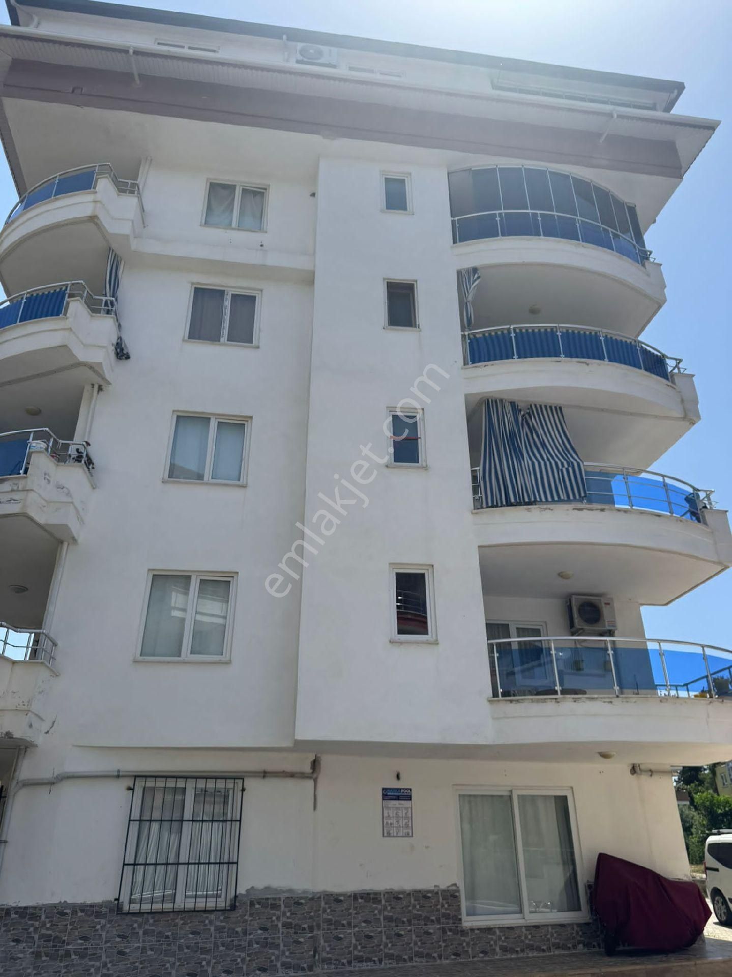 Oba Mahallesinde Satılık 4+1 Bahçe Dublex Daire