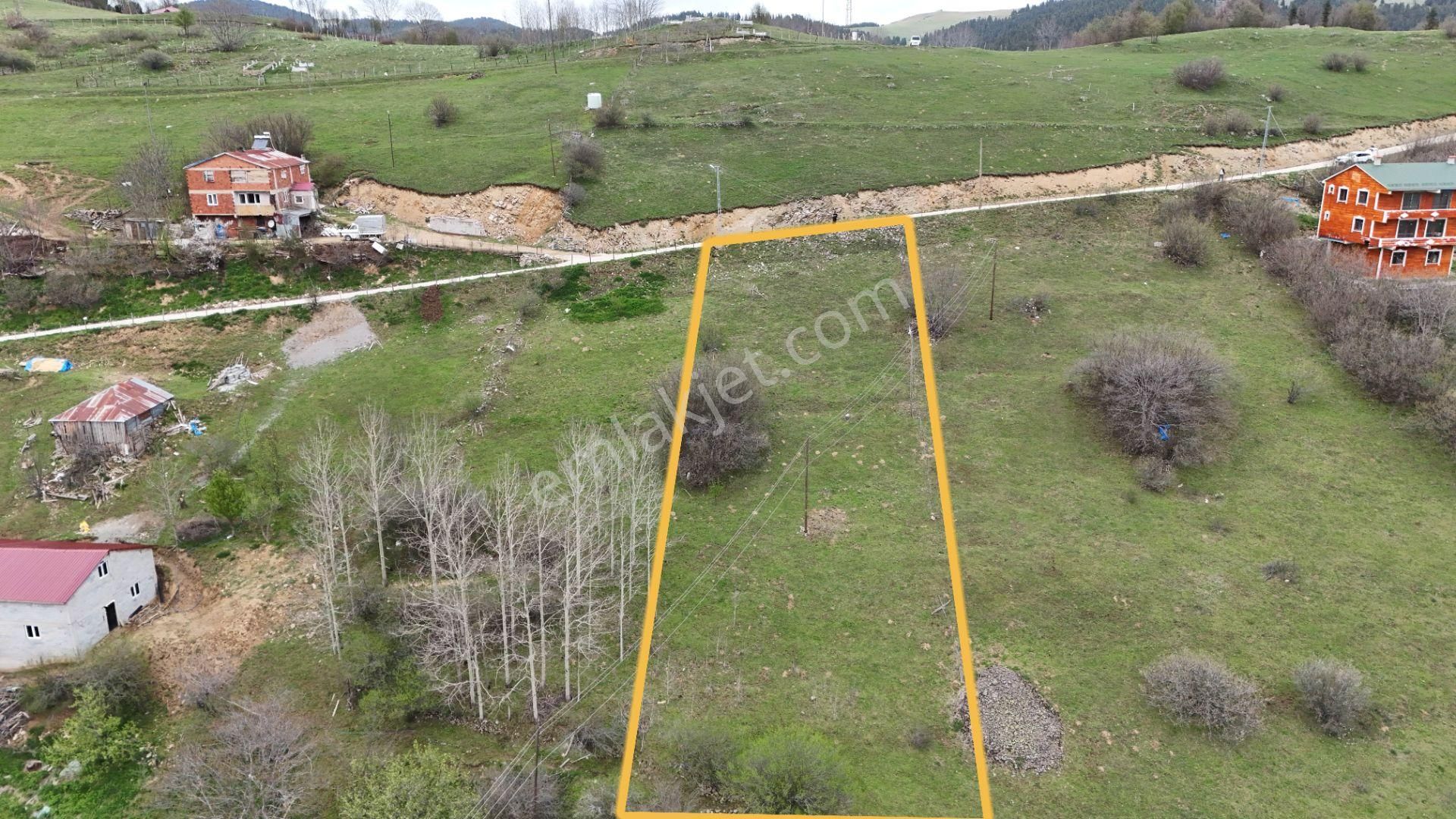 Avroturk Gayrimenkul'den Kümbet Uzundere'de Satılık Arsa 1604m²